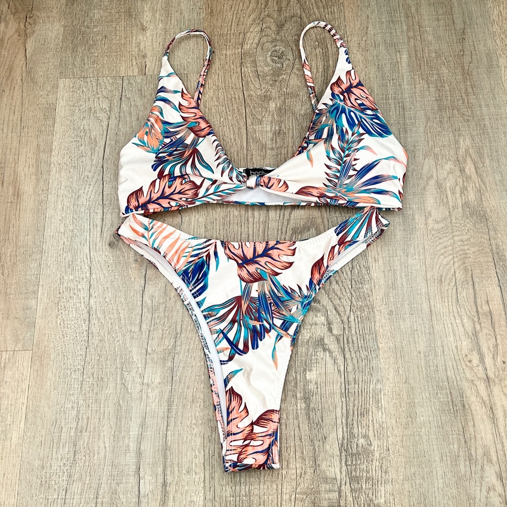 Boohoo front knot floral bikini set size 6